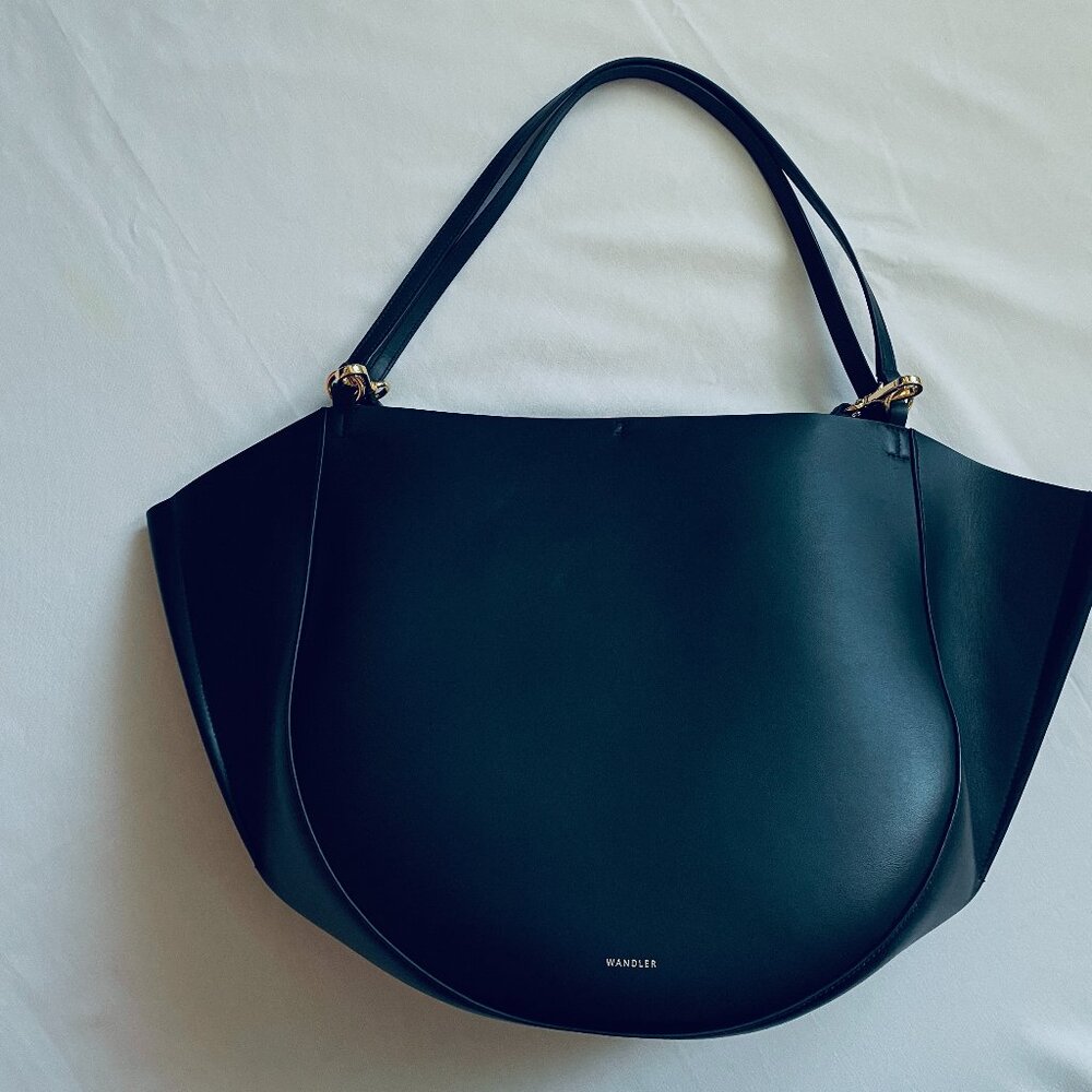 Wandler Mia smooth letter tote bag -- Black